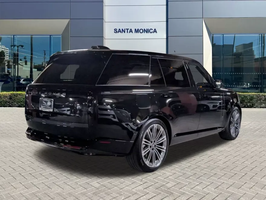 2025 Land Rover Range Rover SE photo 1