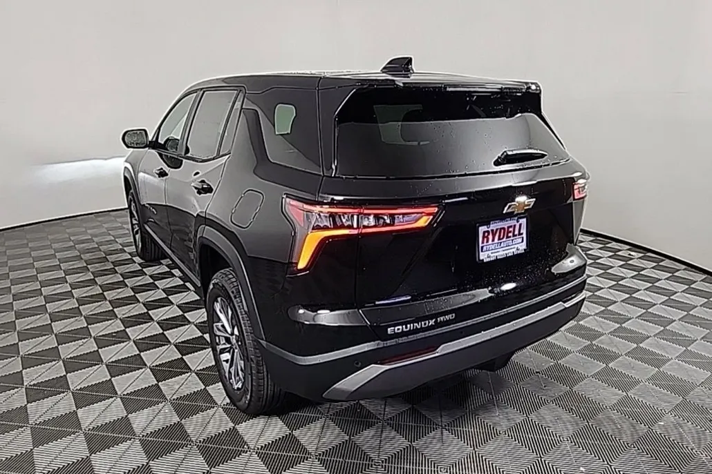 2026 Chevrolet Equinox LT photo 1