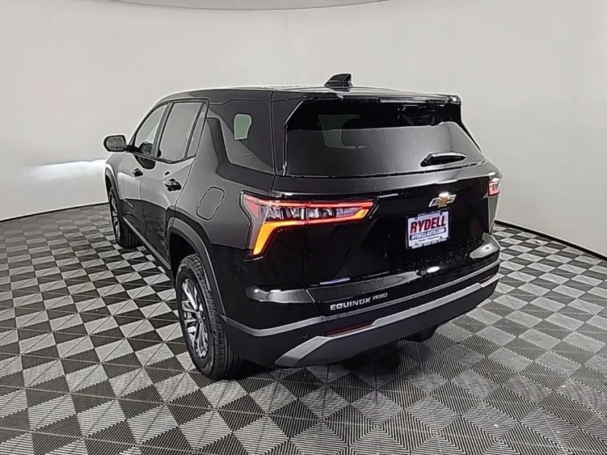 2026 Chevrolet Equinox LT photo 1