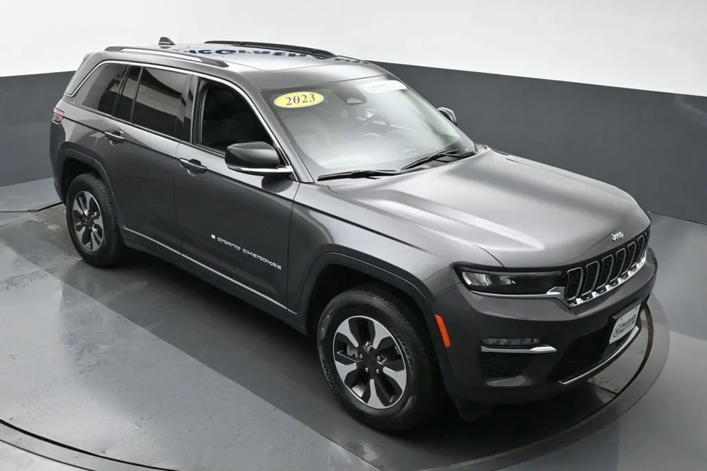 2023 Jeep Cherokee 4xe photo 1