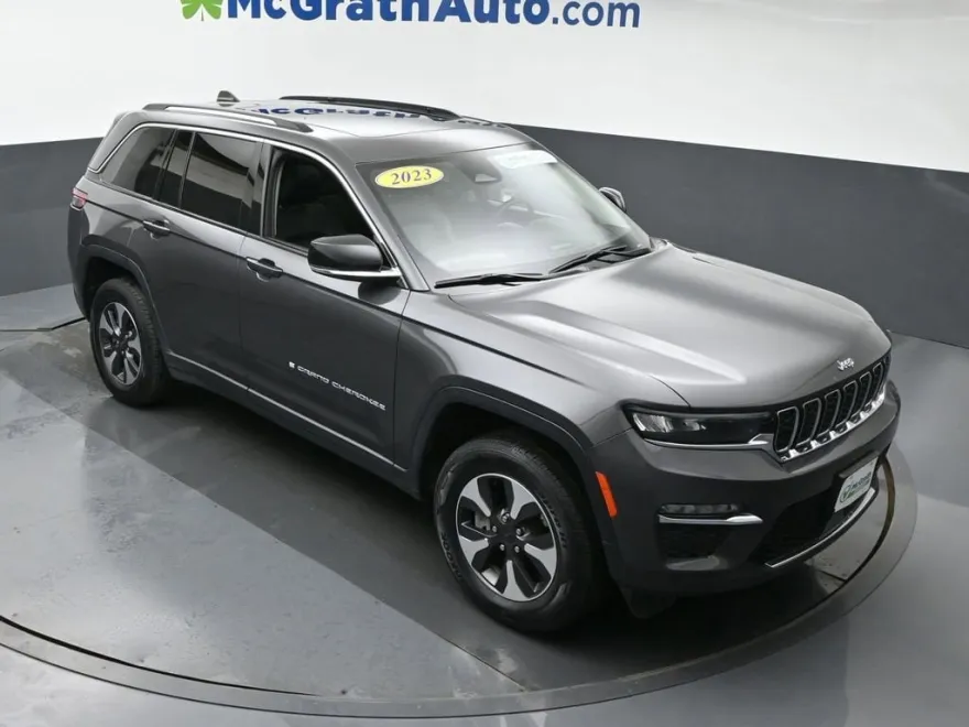 2023 Jeep Cherokee 4xe photo 1