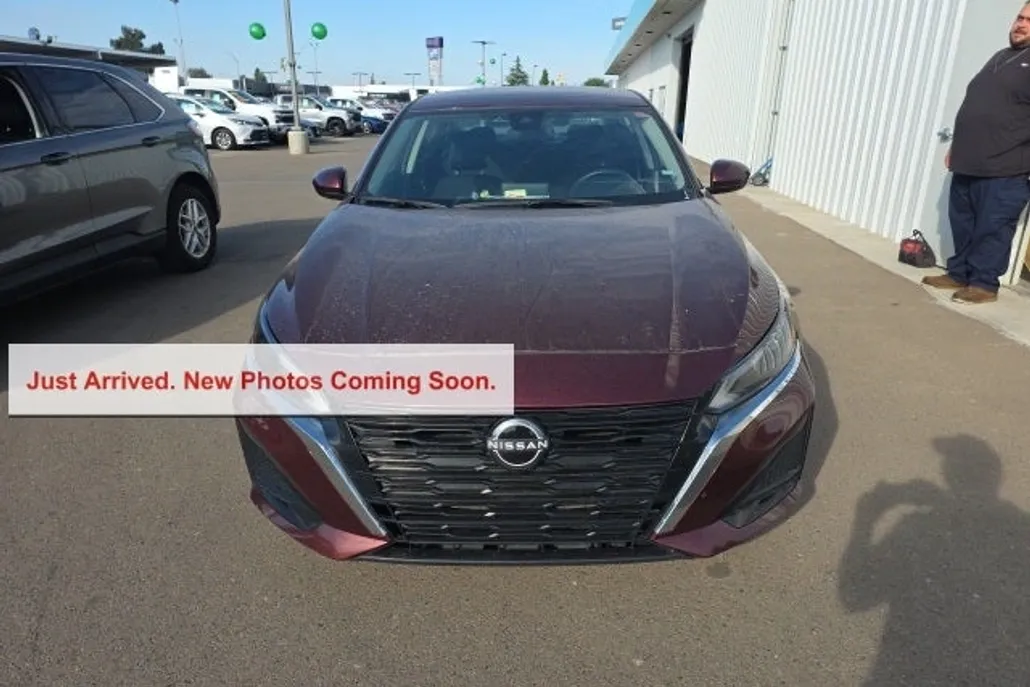 2023 Nissan Altima 2.5 SV photo 1