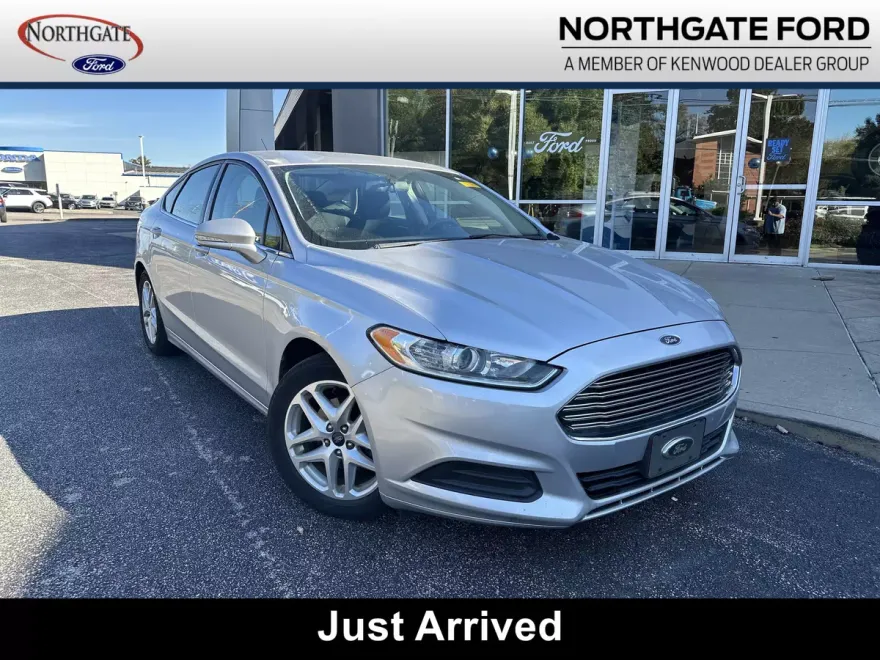 2015 Ford Fusion SE photo 1