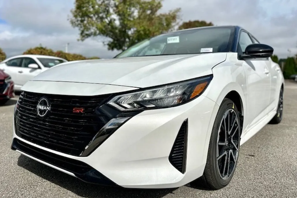 2025 Nissan Sentra SR photo 1