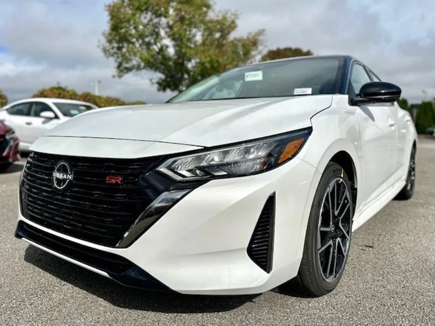 2025 Nissan Sentra SR photo 1