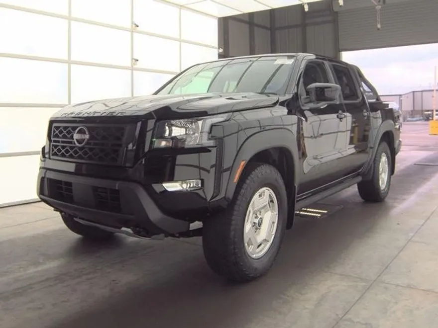 2024 Nissan Frontier SV photo 1