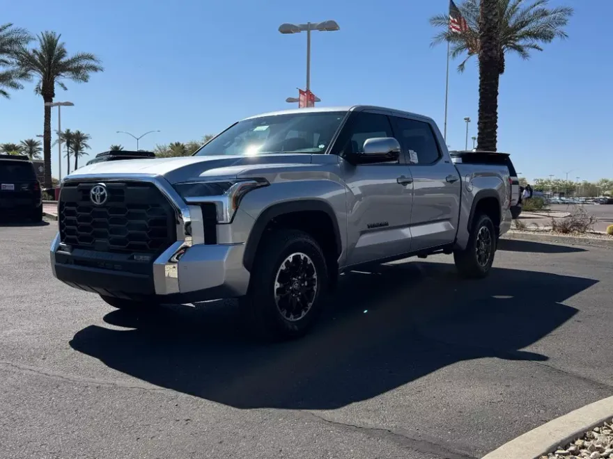 2026 Toyota Tundra SR5 CrewMax photo 1