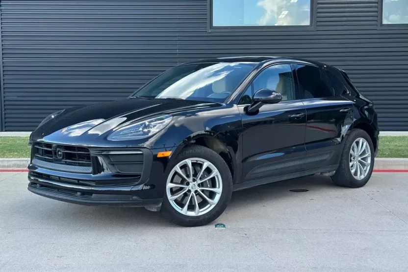 2025 Porsche Macan T photo 1