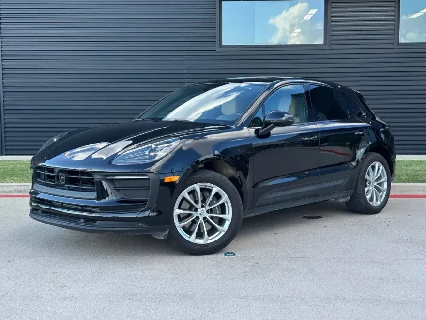 2025 Porsche Macan T photo 1