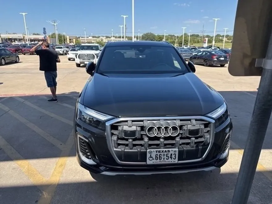 2025 Audi Q7 55 Premium Plus photo 1