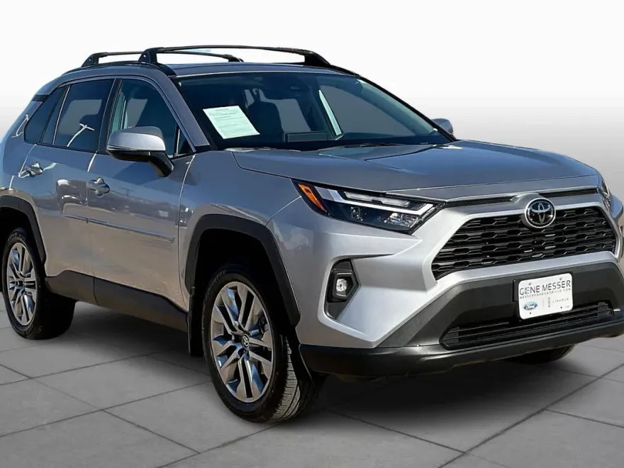 2024 Toyota RAV4 XLE Premium photo 1