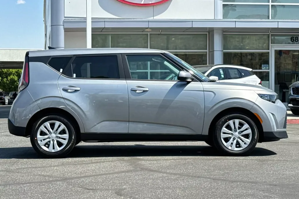 2025 Kia Soul LX photo 1