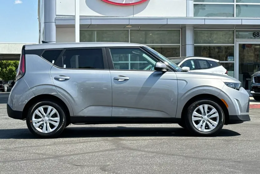 2025 Kia Soul LX photo 1