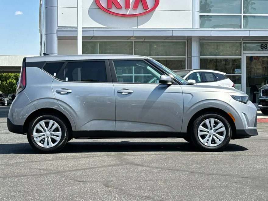 2025 Kia Soul LX photo 1
