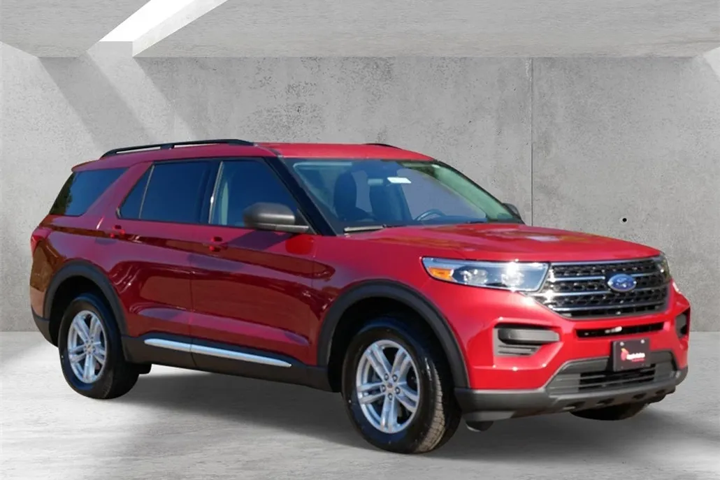2020 Ford Explorer XLT photo 1