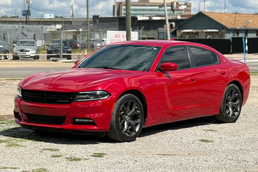 2017 Dodge Charger SXT photo 1