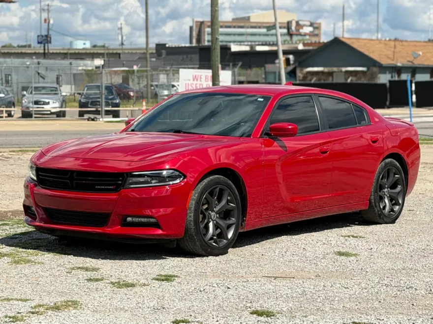 2017 Dodge Charger SXT photo 1