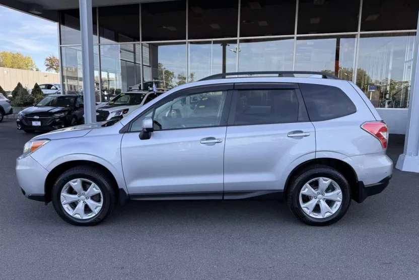 2016 Subaru Forester 2.5i Premium photo 1