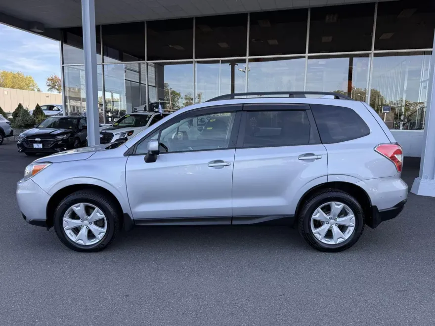 2016 Subaru Forester 2.5i Premium photo 1