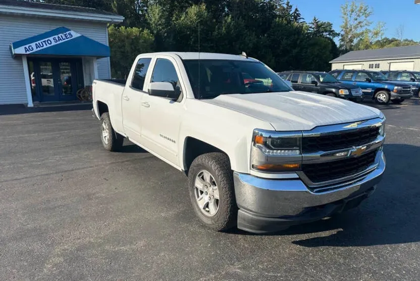 2019 Chevrolet Silverado 1500 LT photo 1