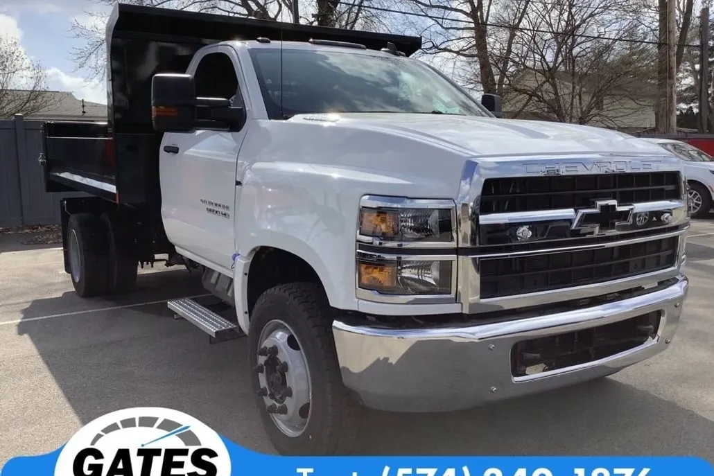 2023 Chevrolet Silverado 5500HD Work Truck photo 1