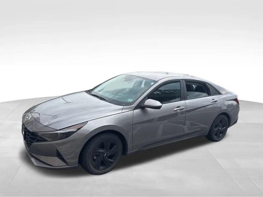 2023 Hyundai Elantra SEL photo 1