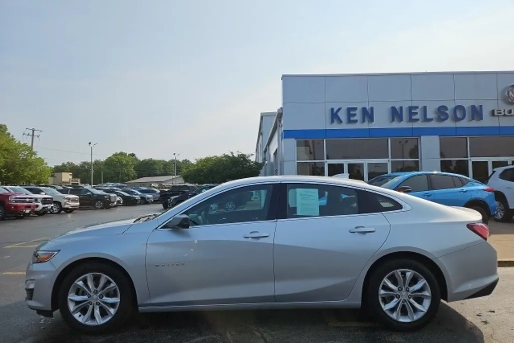 2022 Chevrolet Malibu 1LT photo 1