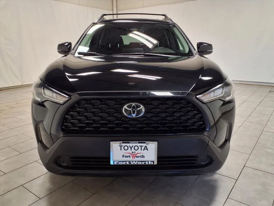 2025 Toyota Corolla Cross LE photo 1