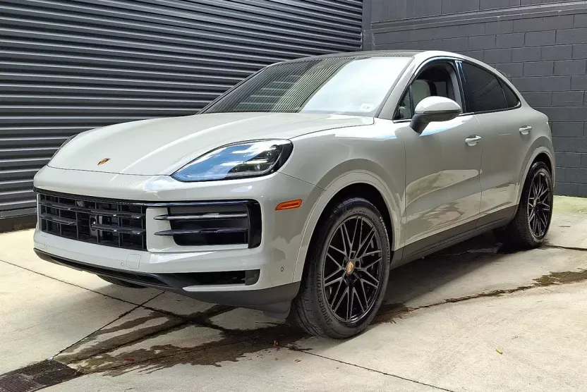 2025 Porsche Cayenne Coupe photo 1