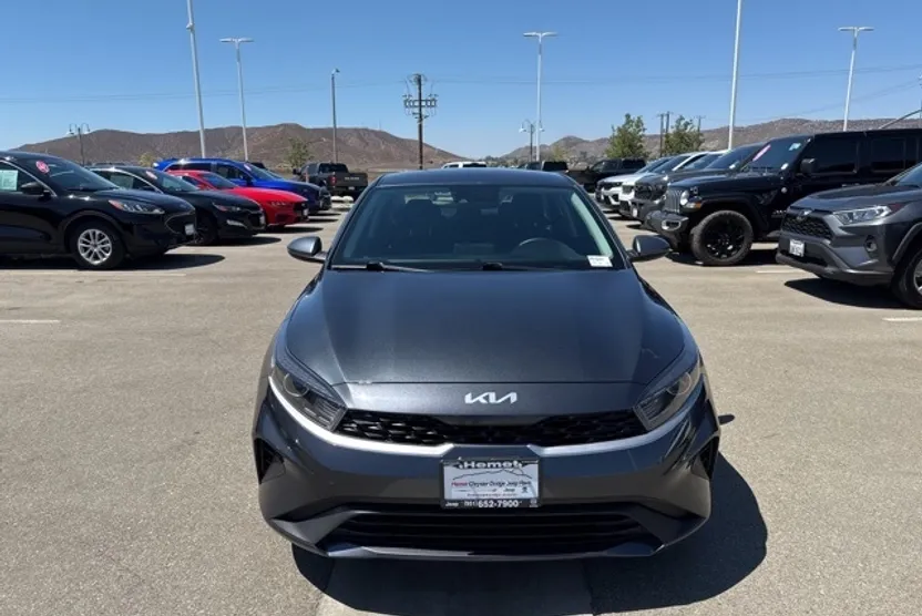 2023 Kia Forte LXS photo 1