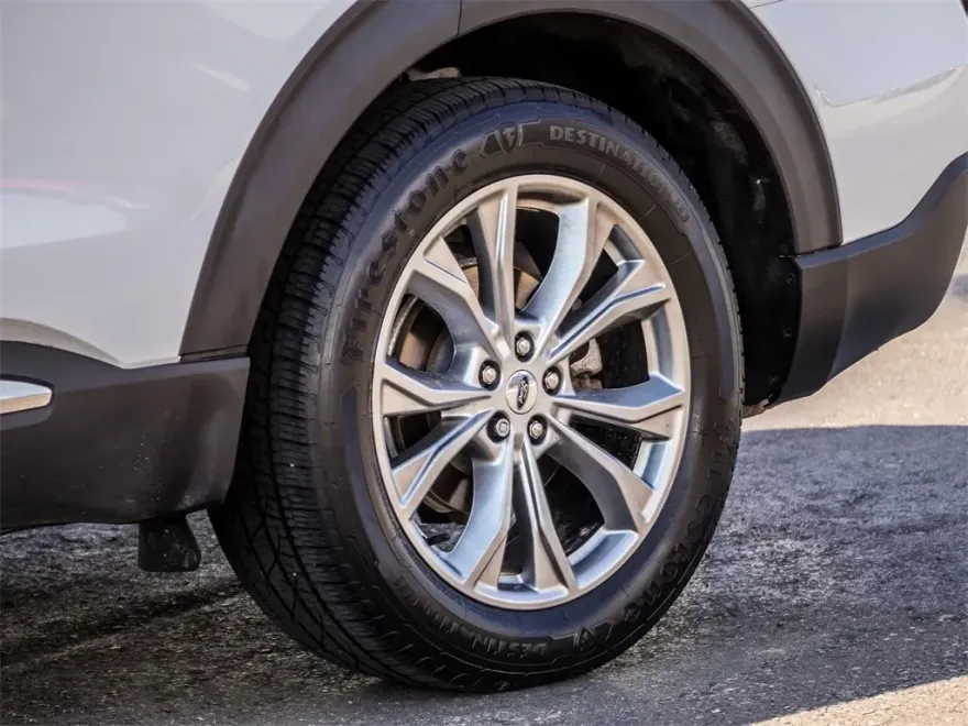 2021 Ford Explorer XLT photo 1