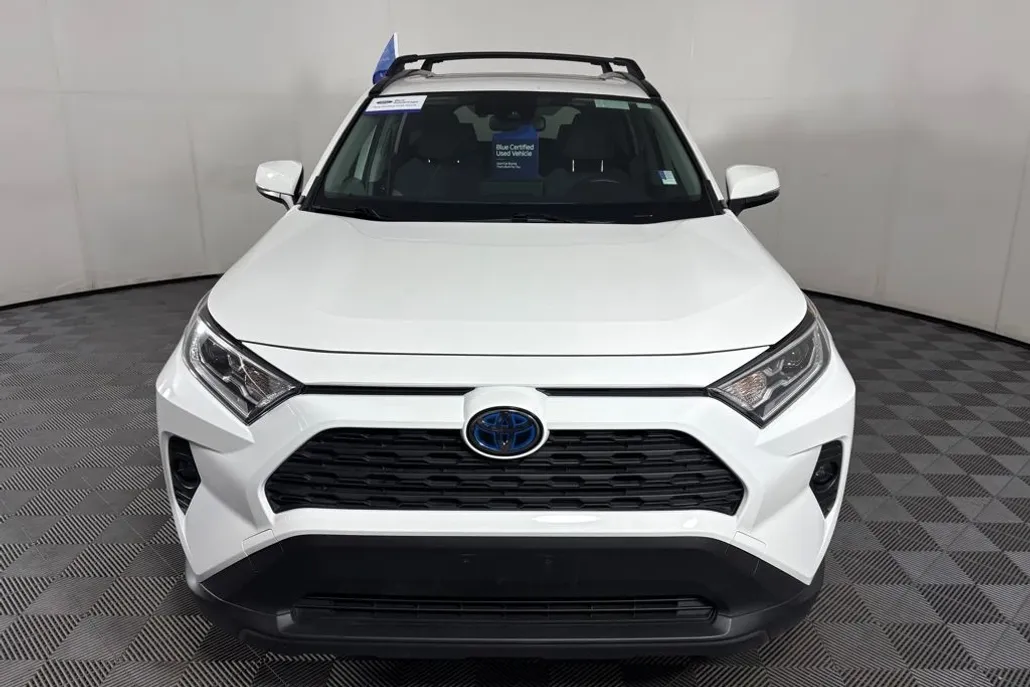 2020 Toyota RAV4 Hybrid XLE photo 1