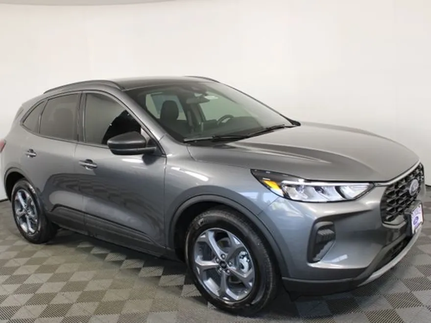 2025 Ford Escape ST-Line photo 1