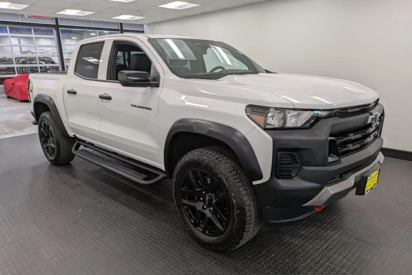 2024 Chevrolet Colorado Trail Boss photo 1