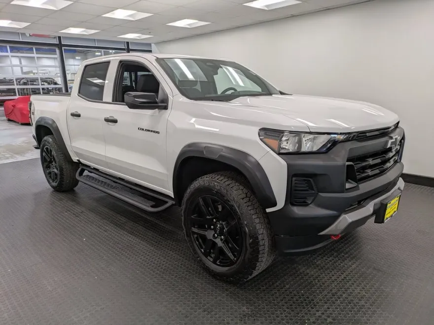 2024 Chevrolet Colorado Trail Boss photo 1