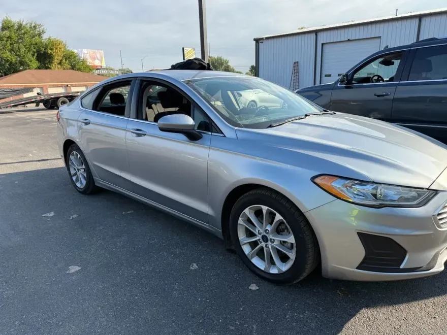 2020 Ford Fusion Hybrid SE photo 1