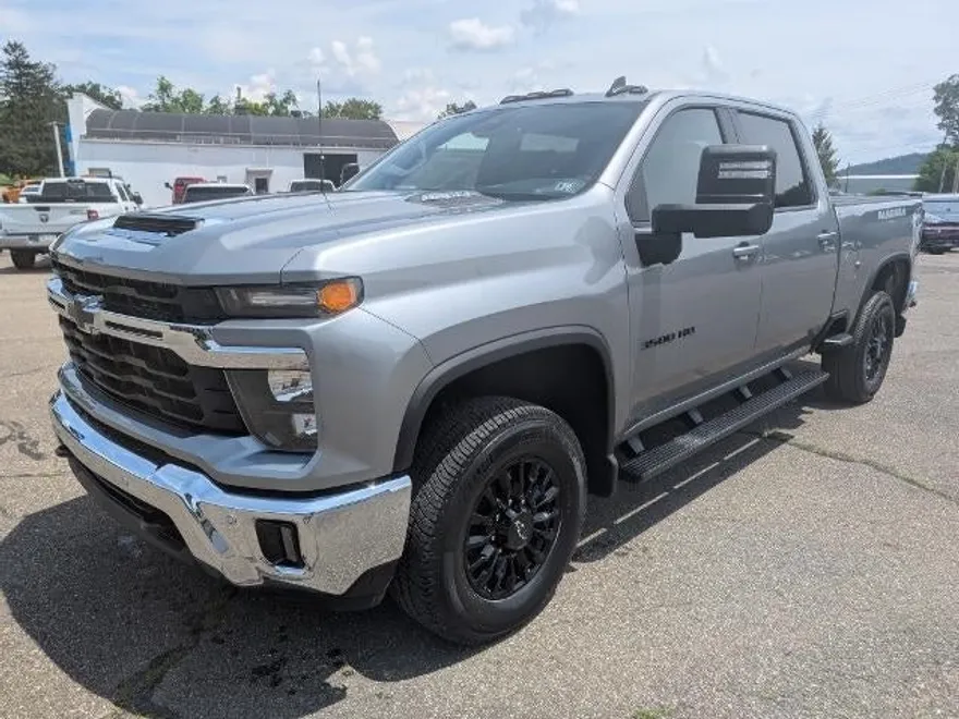 2025 Chevrolet Silverado 3500HD LT photo 1