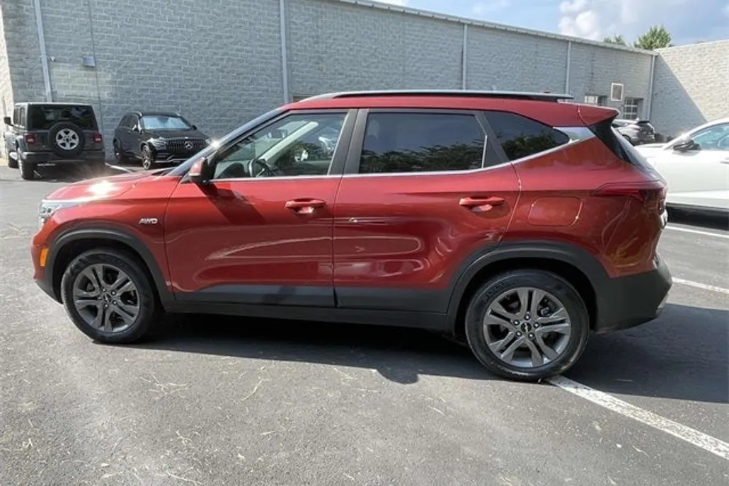 2023 Kia Seltos S photo 1