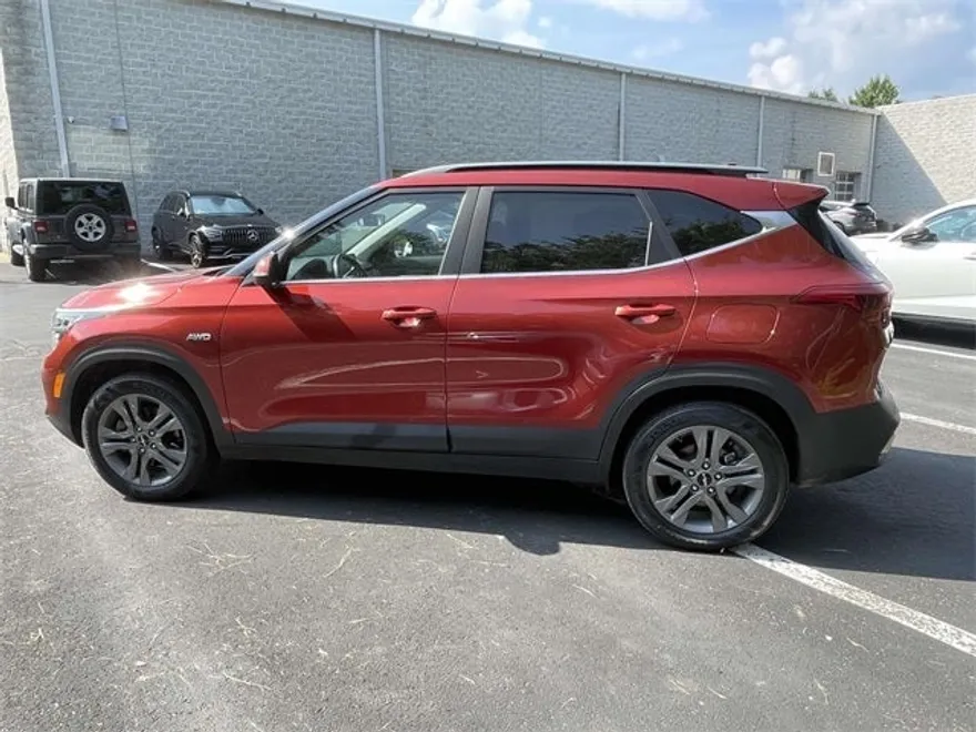 2023 Kia Seltos S photo 1
