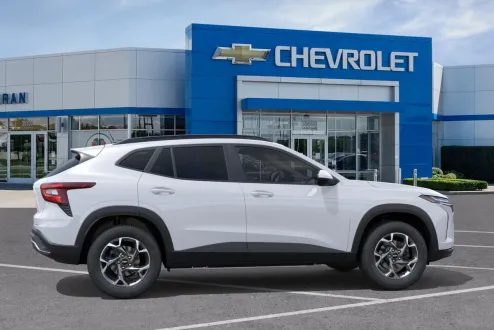 2025 Chevrolet Trax LT photo 1