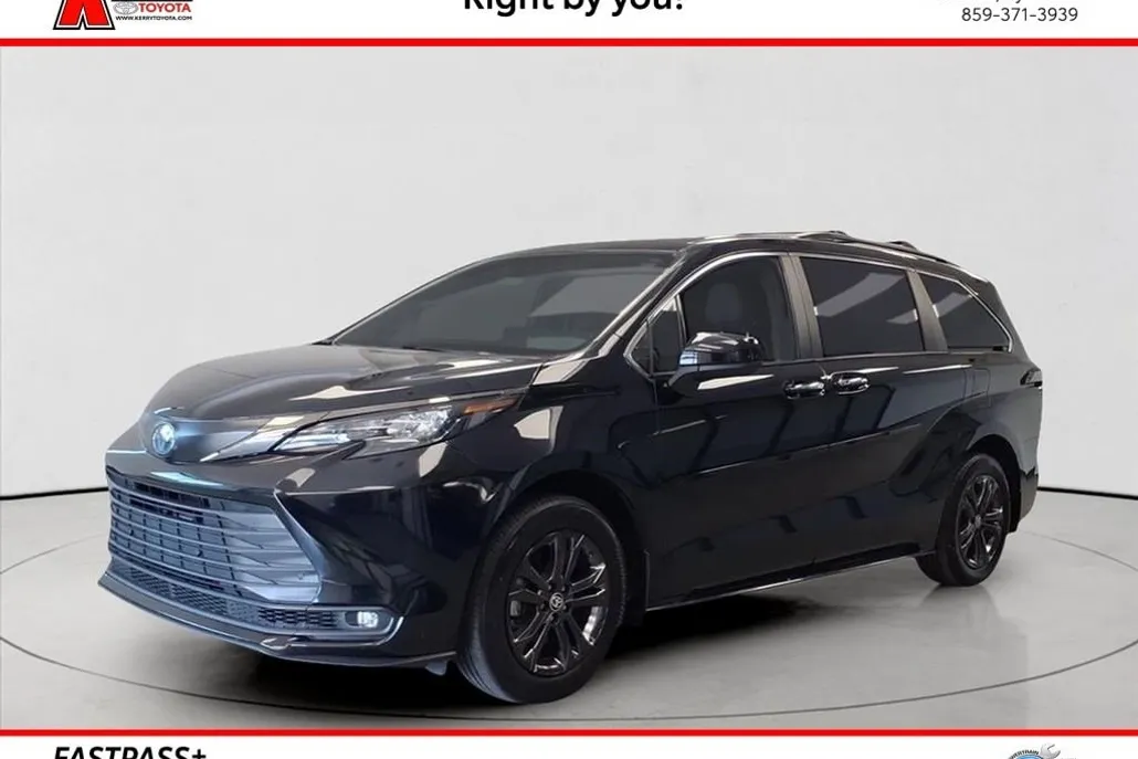 2024 Toyota Sienna Woodland Edition photo 1