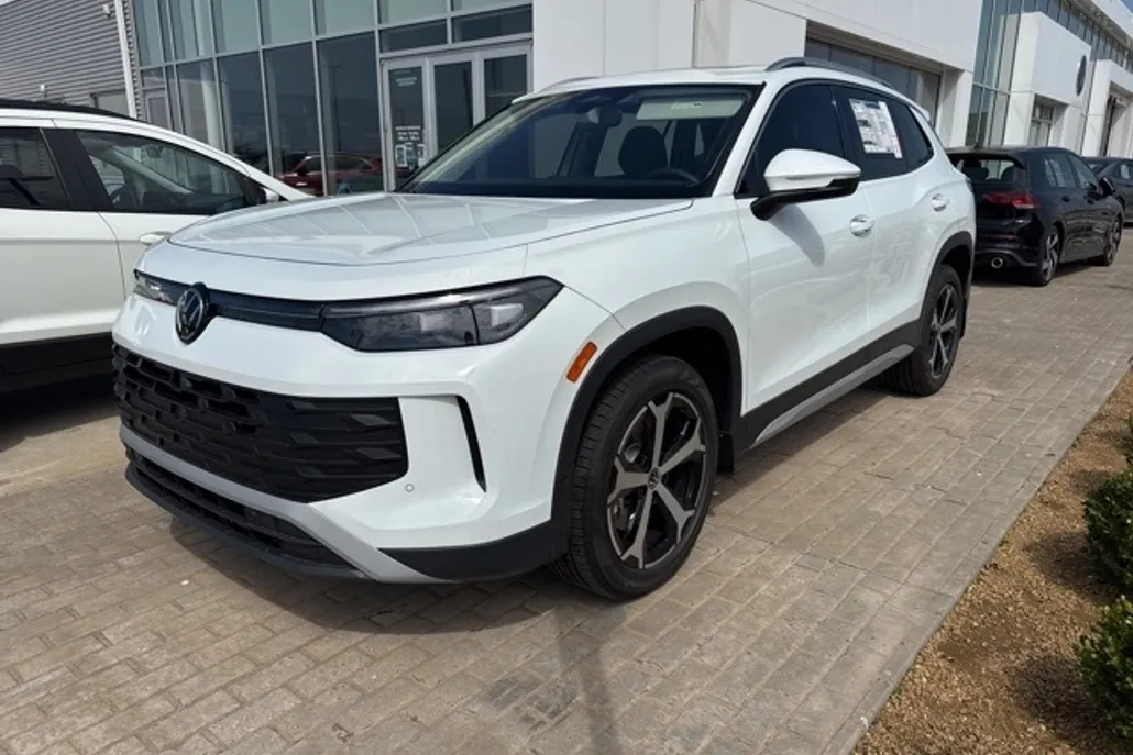 2025 Volkswagen Tiguan SE photo 1
