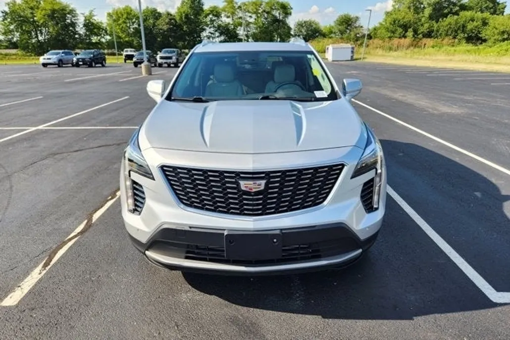 2019 Cadillac XT4 Premium Luxury photo 1