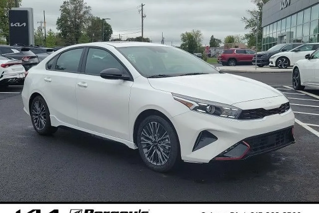 2023 Kia Forte GT-Line photo 1