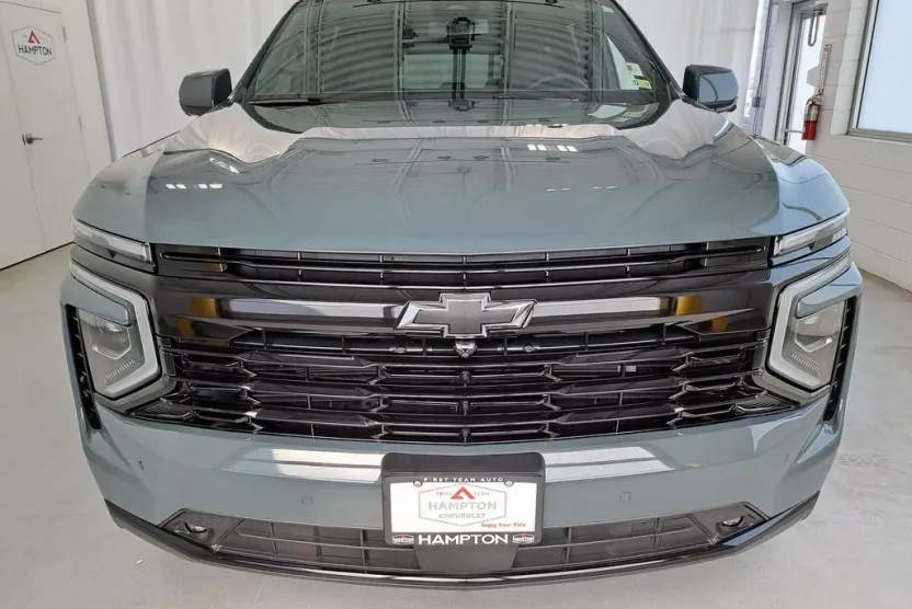 2025 Chevrolet Suburban RST photo 1