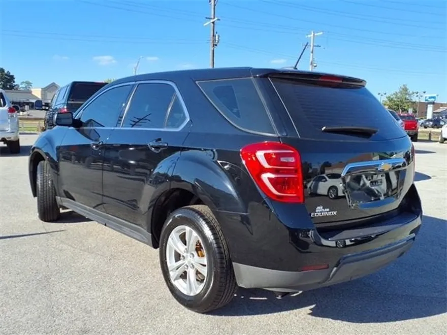 2017 Chevrolet Equinox LS photo 1