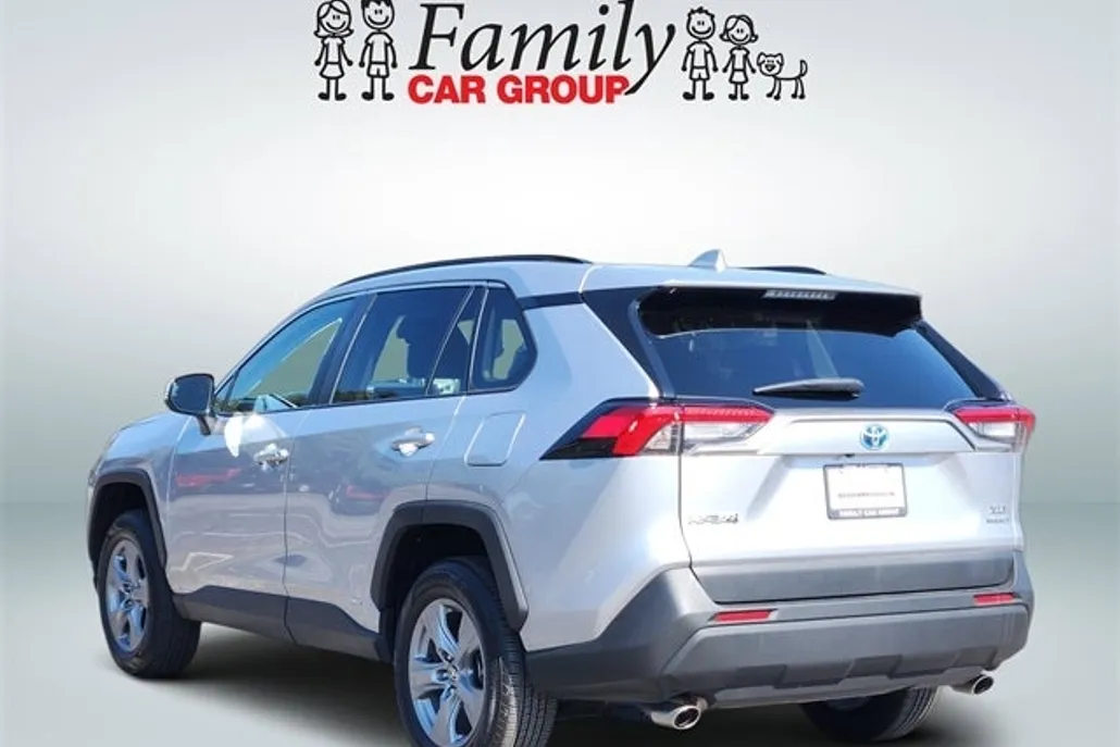 2022 Toyota RAV4 Hybrid XLE photo 1