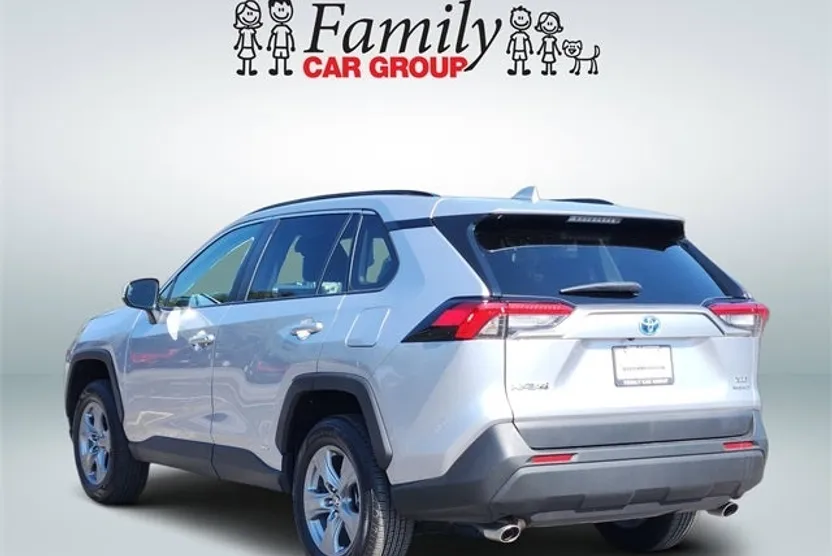 2022 Toyota RAV4 Hybrid XLE photo 1