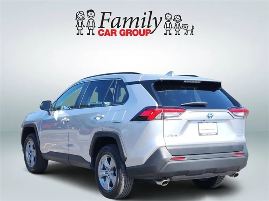 2022 Toyota RAV4 Hybrid XLE photo 1