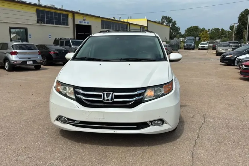 2015 Honda Odyssey Touring Elite photo 1